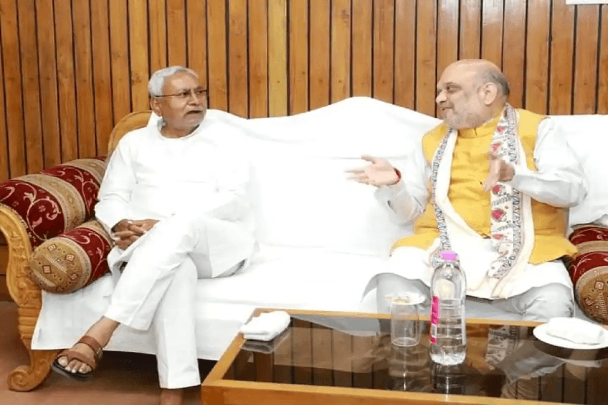 अमित शाह ने की नीतीश कुमार से बात,जदयू, राजद, कांग्रेस ने आज बुलायी विधायकों की बैठक