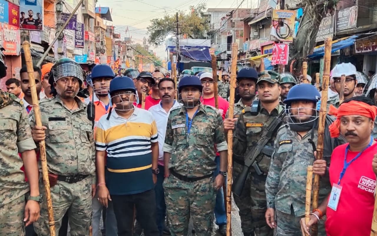 Hazaribagh: 36 घंटे तक अधिकारी से लेकर जवान तक सड़कों पर, रामनवमी पर विधि व्यवस्था बनाये रखने में सफल