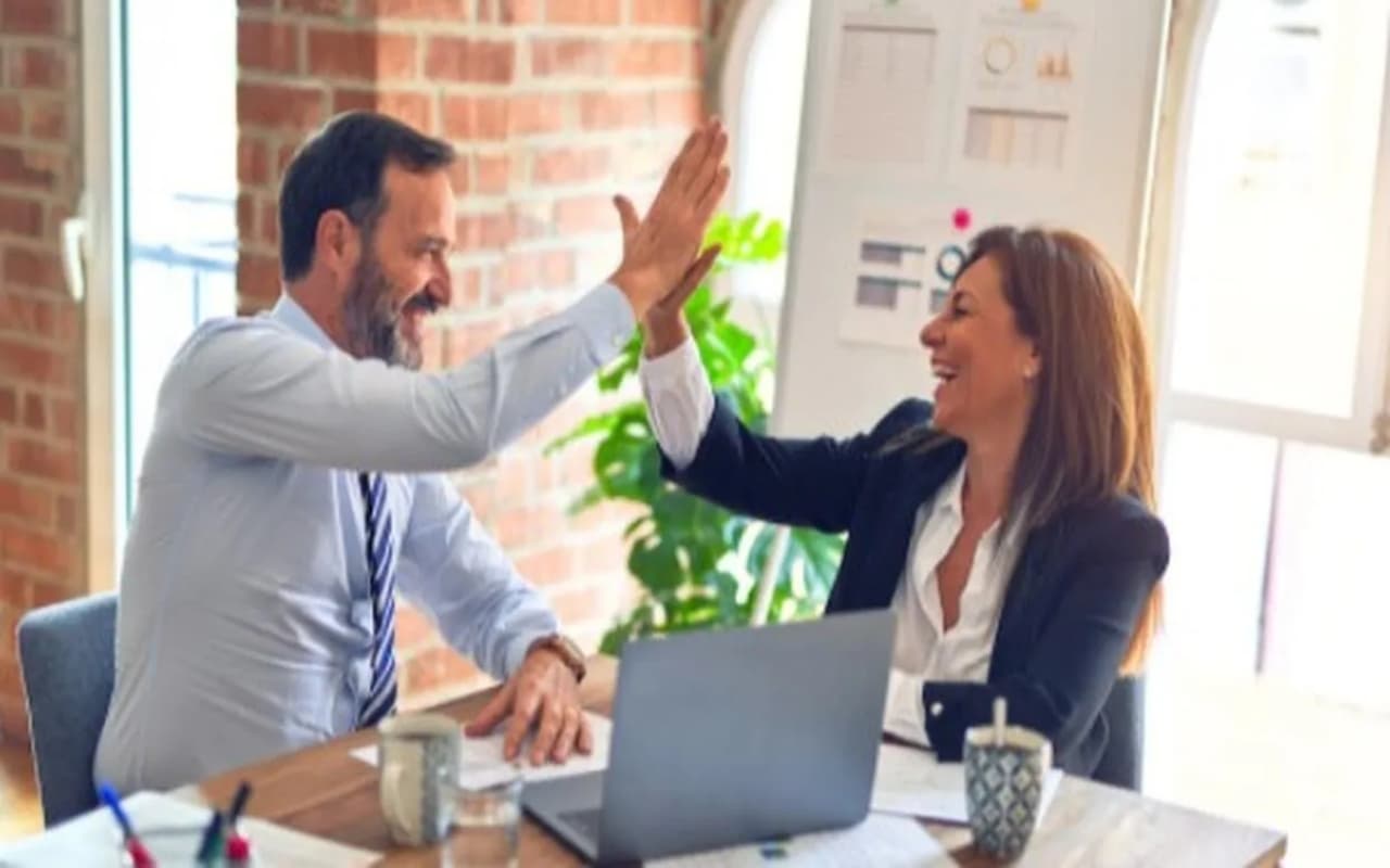 महिलाओं को कार्यस्थल पर मिल रहे हैं पुरुषों के समान अवसर