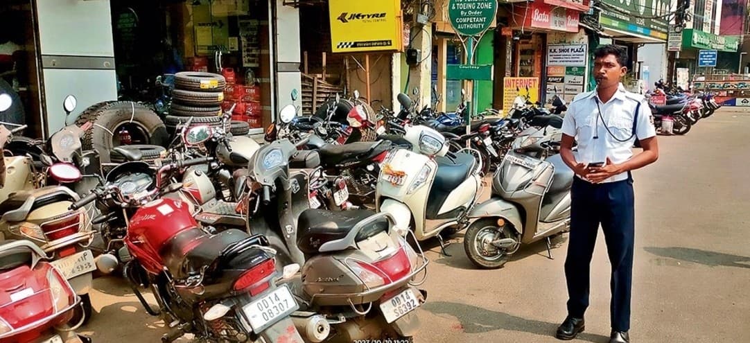 दुर्गा पूजा को लेकर राउरकेला ट्रैफिक पुलिस मुस्तैद, इन नियमों का किया उल्लंघन तो होगी कार्रवाई