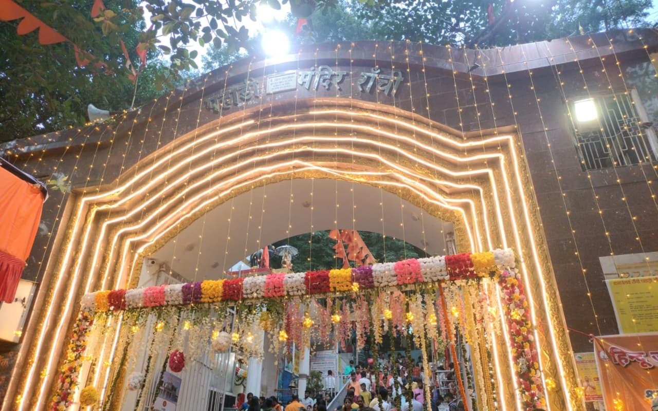 PHOTOS: बोलबम के नारे से गूंजा रांची का पहाड़ी मंदिर, श्रद्धालुओं की लगी लंबी कतार