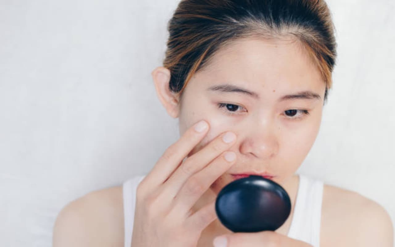 Beauty Tips: आंखों को दीजिए काले घेरों से आजादी, रसोई में छिपा है राज !