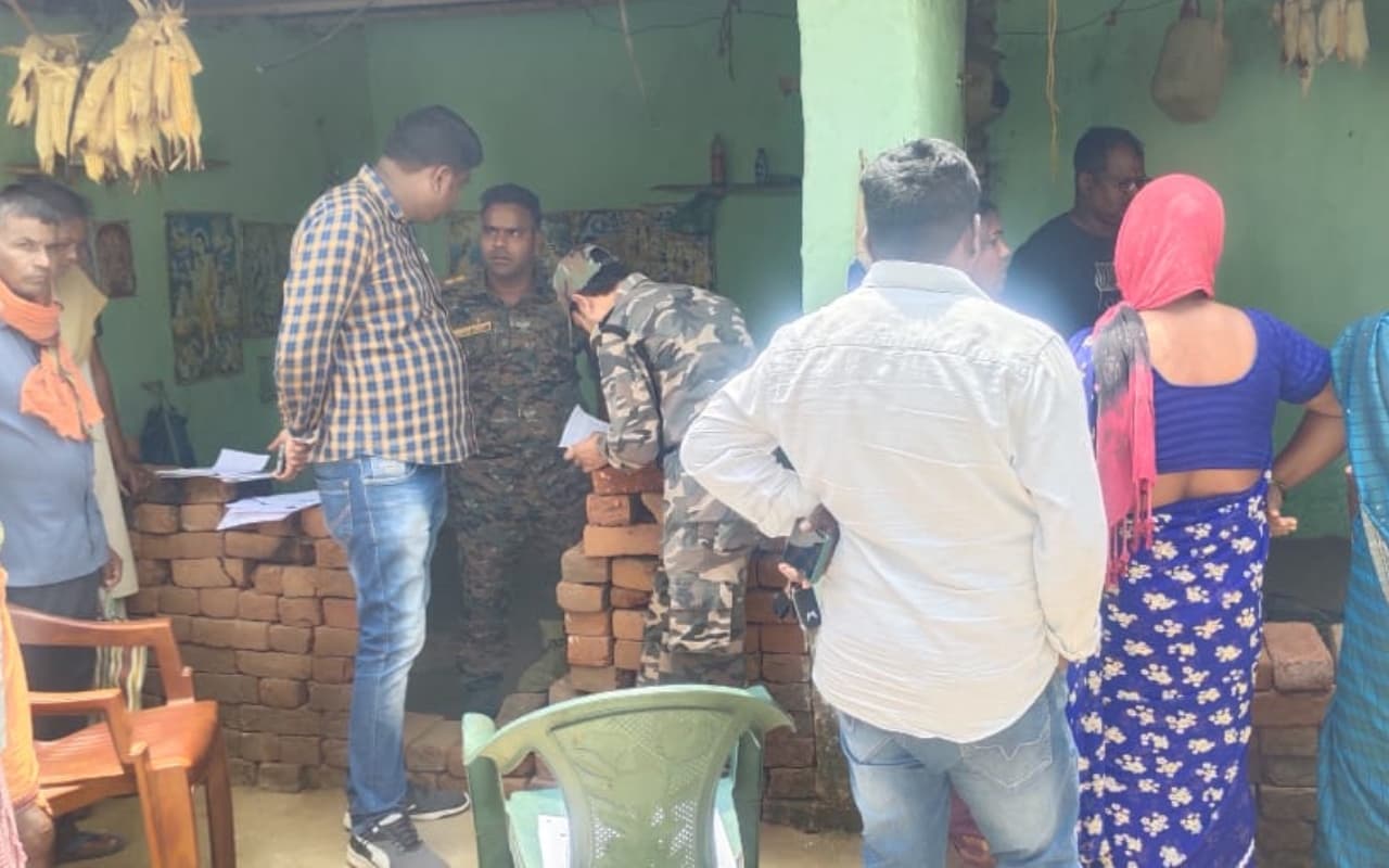 चंदवा में नाबालिग से साथ दरिंदगी, सामूहिक दुष्कर्म के बाद हत्या, पुलिस कर रही जांच