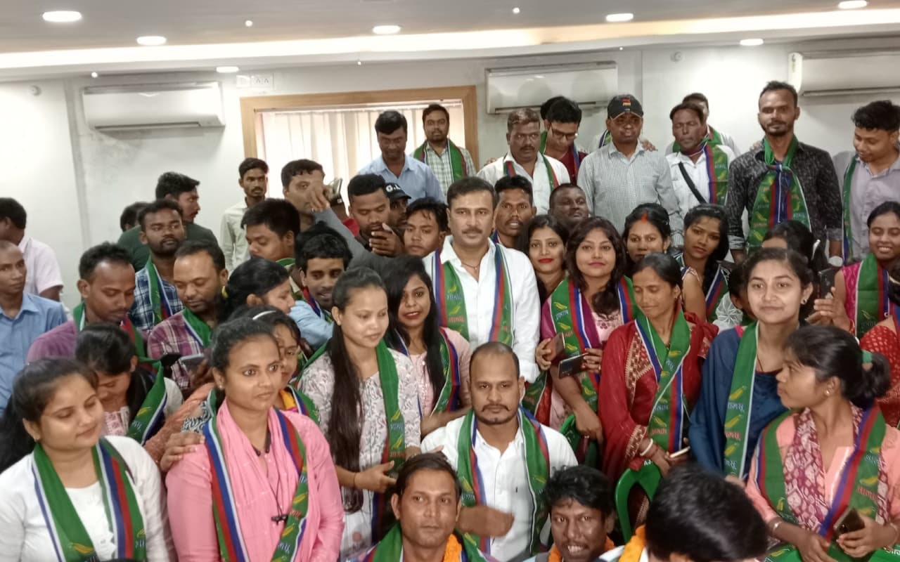 आजसू का पार्टी मिलन समारोह, सुप्रीमो सुदेश महतो ने कहा-राजनीति में अपनी सक्रियता बढ़ायें युवा