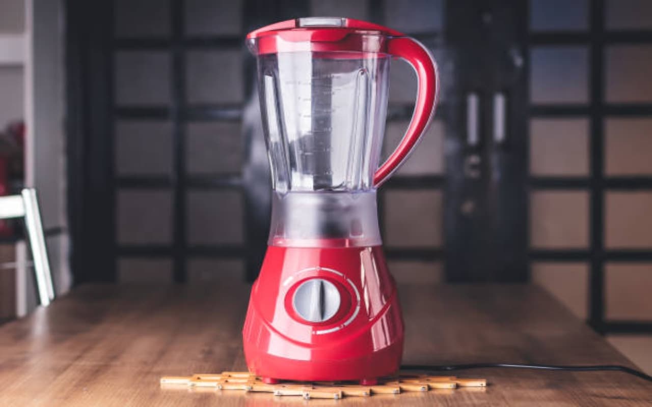Home Care : ब्लेंडर में ब्लेंड करने से बचिए ये फूड आइटम्स,  वरना उठाना होगा नुकसान