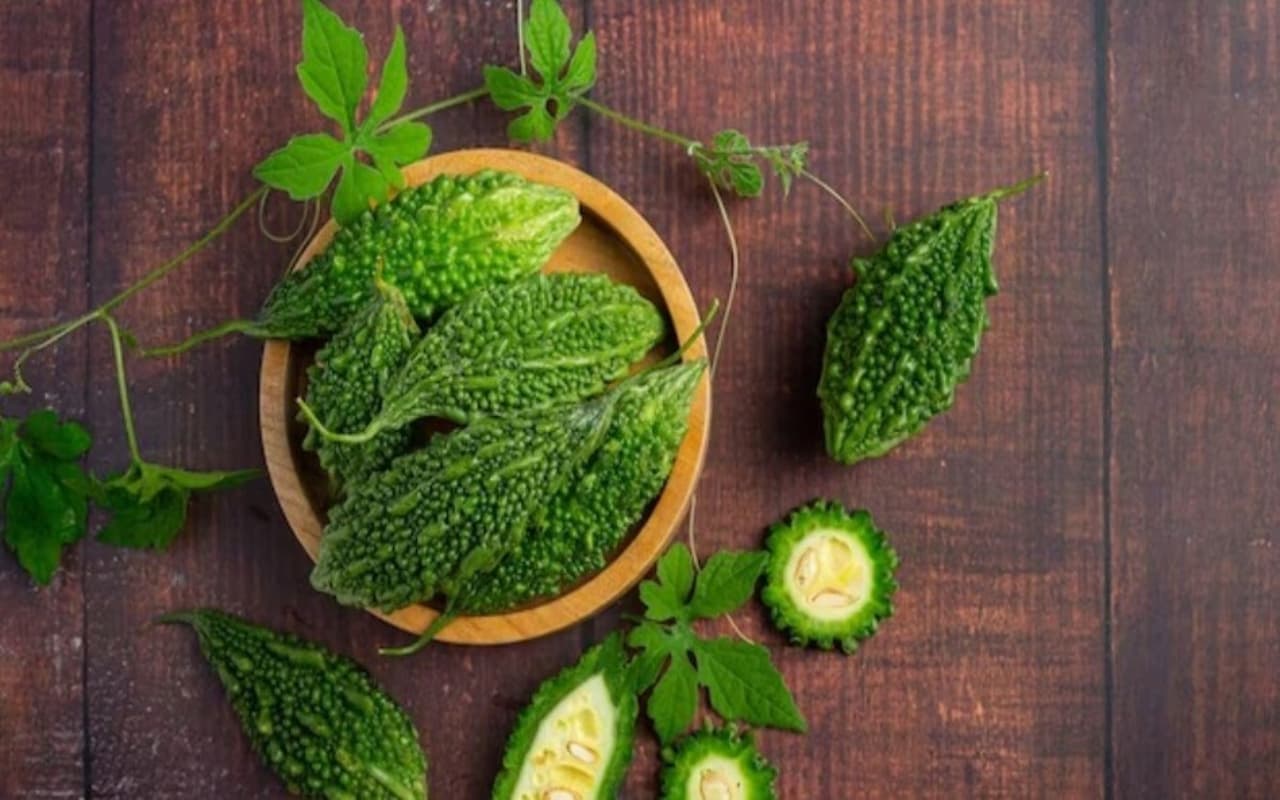 करेले के ये 8 लाभ आपको इसे खाने के लिए कर देंगे मजबूर, फायदे जान भूल जाएंगे इसकी कड़वाहट