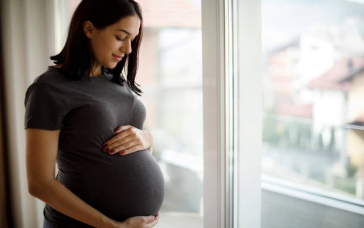 Health Care: प्रेग्नेंसी में टेंशन से रहें दूर, सेल्फ केयर और पॉजिटिव सोच है जरूरी