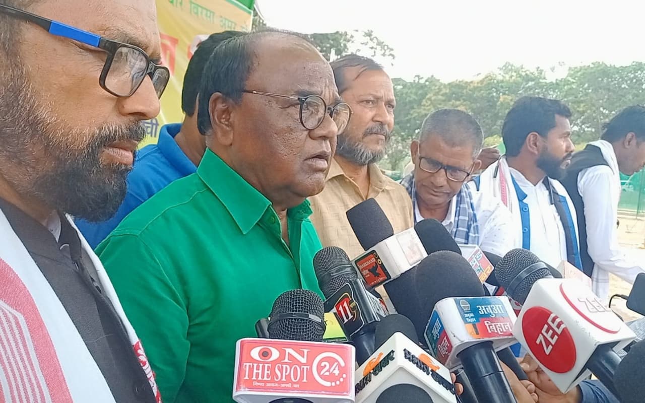 फिर बरसे लोबिन हेंब्रम, खतियान बचाओ महाजुटान में कहा- 'लड़ने के लिए तैयार हैं हम'