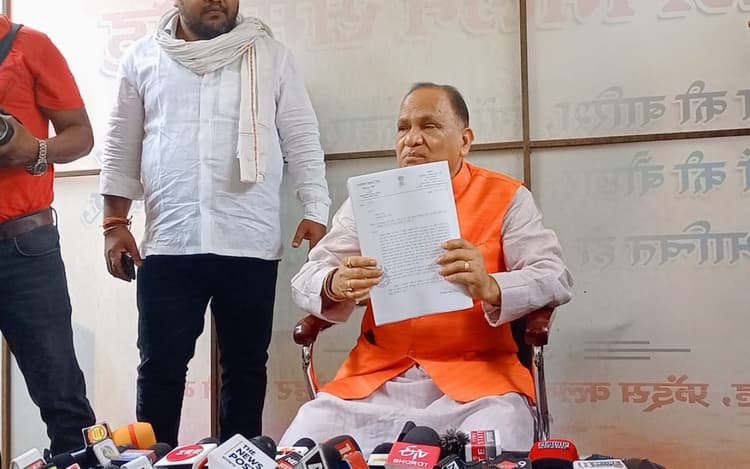 हनीट्रैप का शिकार होने से बचे बीजेपी MLA सीपी सिंह, थाने में दर्ज कराई प्राथमिकी