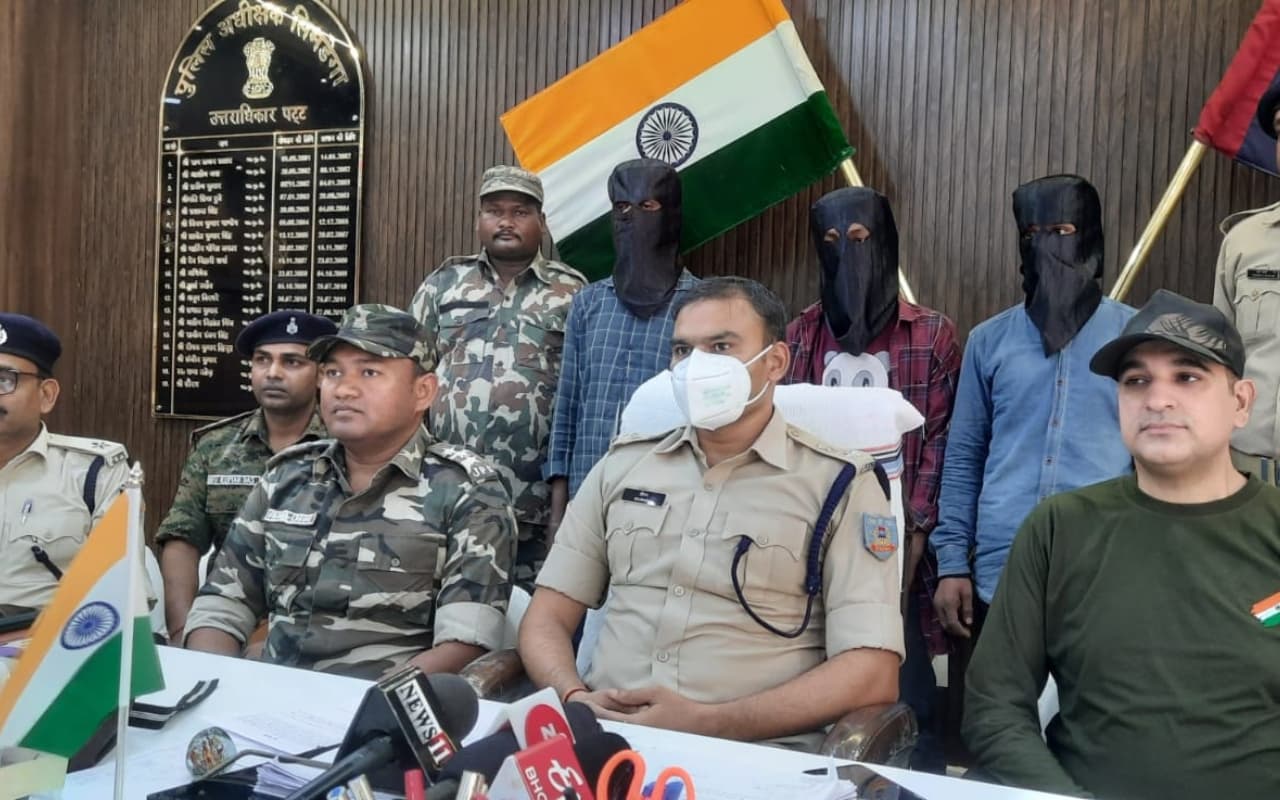 सिमडेगा : दो पिस्टल व कारतूस के साथ पीएलएफआई के 4 सदस्य गिरफ्तार