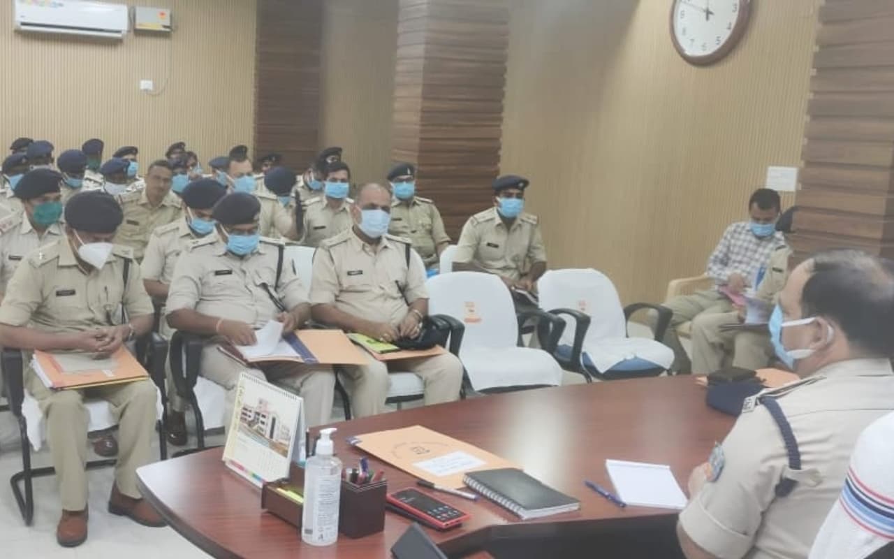 अपराध नियंत्रण को लेकर पलामू पुलिस शिकंजा कसने को तैयार, चर्चित गैंग और गुंडों पर गिरेगी गाज