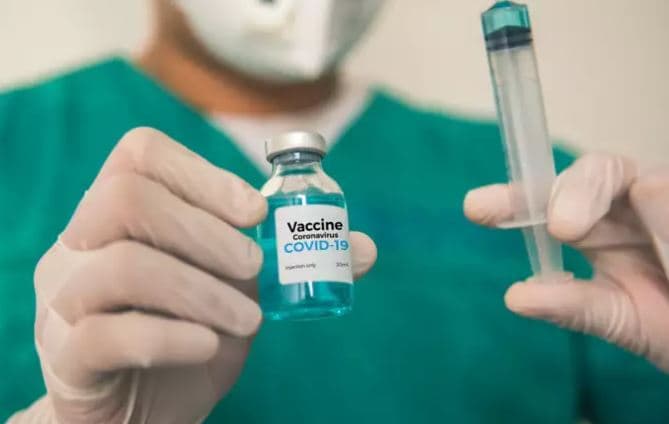 मानक पर खरे उतरने वाले कोरोना वैक्सीन को  
आपातकालीन अप्रूवल देने के मूड में ब्रिटेन