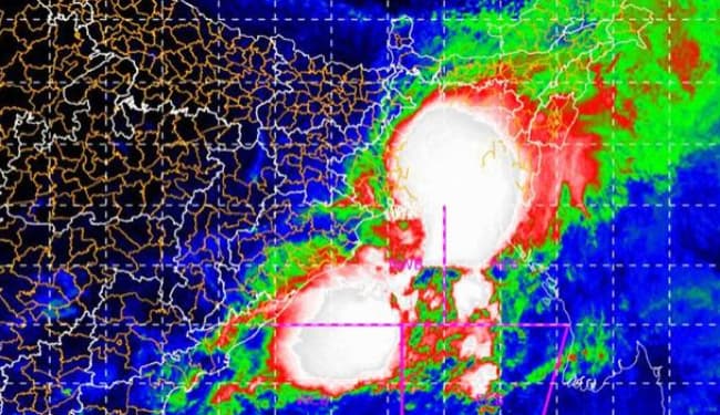 नार्थ ईस्ट में अगले 24 घंटे में भारी बारिश, ओडिशा और पश्चिम बंगाल के तटों पर नहीं जाने की मौसम विभाग ने दी चेतावनी