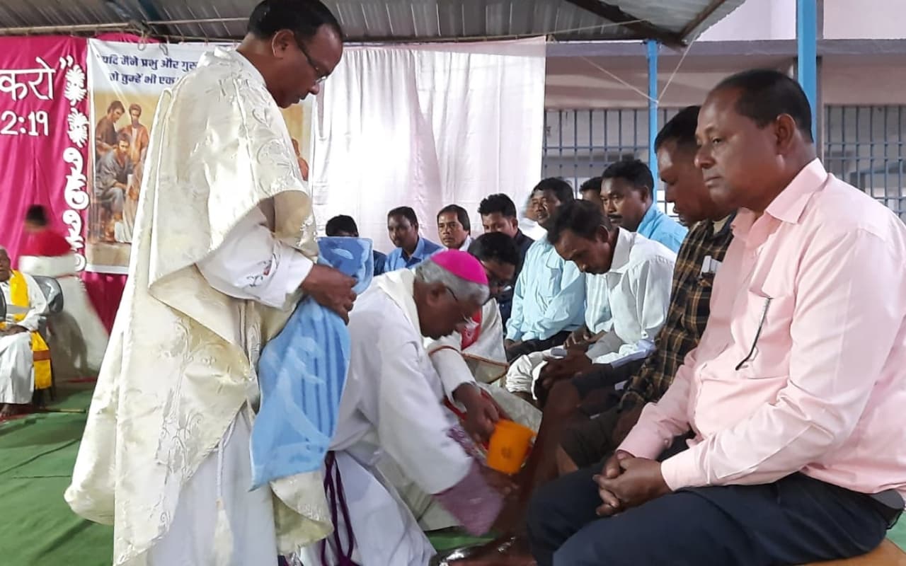 Simdega: संघर्षपूर्ण जीवन में भी प्रभु यीशु के वचनों को याद करे, धार्मिक अनुष्ठान में बोले विशप विसेंट बरवा