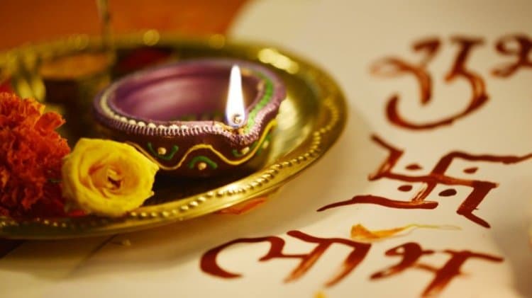 Dhanteras Vastu Tips: धनतेरस के दिन आजमाएं वास्तु के ये उपाय, पूरे साल बनी रहेगी समृद्धि