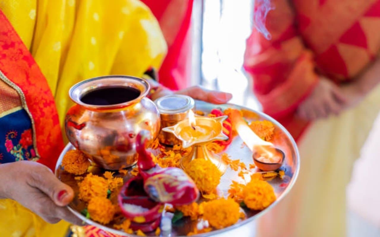 नवरात्रि की फास्टिंग में अगर फील हो कमजोरी, जो डाइट में शामिल करें ये फूड