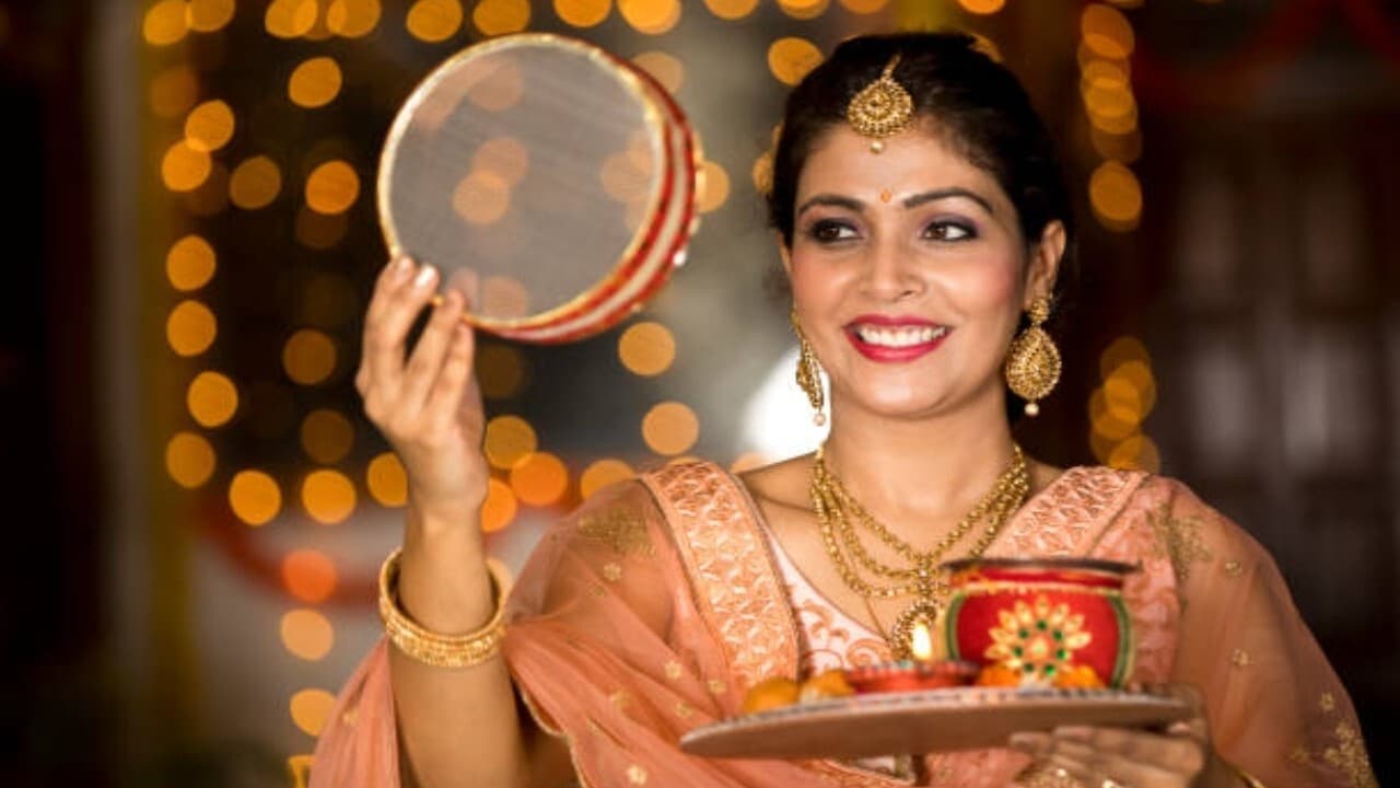 Karwa Chauth 2023 Date: करवा चौथ का व्रत कब है? जानें तारीख, शुभ मुहूर्त-पूजा विधि और चंद्रोदय का समय