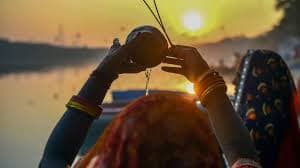 Chhath 2023: इंग्लैंड में चार सौ परिवार एक साथ भगवान सूर्य को देंगे अर्घ्य, भारत से गया है एक-एक सामान