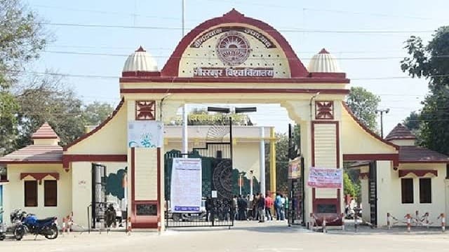 गोरखपुर यूनिवर्सिटी: B.com और B.Sc से ग्रेजुएशन करने वाले स्टूडेंट्स को राहत, अब MA कोर्स में ले सकेंगे दाखिला