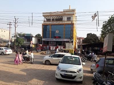 गोरखपुर: सर्जन डॉक्टर पर लगा लापरवाही का आरोप, मरीज के सीने को एक तरफ स्टेप्ल और दूसरी तरफ की सिलाई