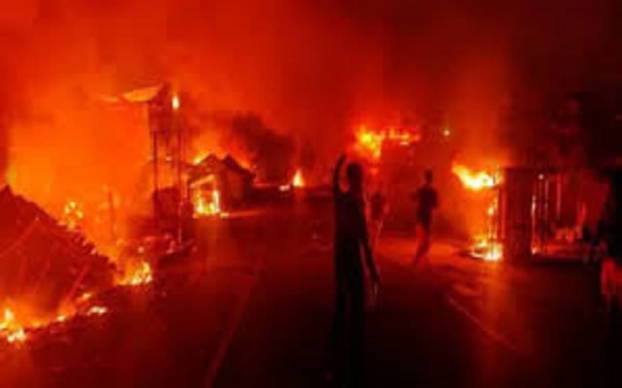 मणिपुर के पांच जिलों में लगाया गया पूर्ण कर्फ्यू, कांग्रेस ने सरकार पर कसा तंज, पढ़ें विस्तार से