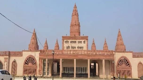 गोरखपुर: चिड़ियाघर में सर्दियों में बदला वन्यजीवों की जीवन शैली, भालू को शहद और हिरण को खाने में मिलेगा गुड़