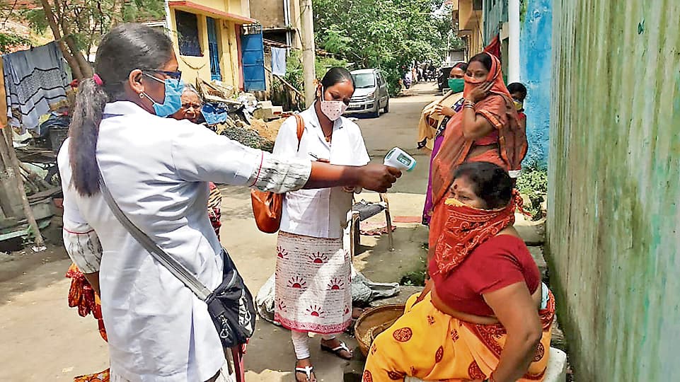 झारखंड में कोरोना से 700 लोगों की मौत, एक दिन में रिकॉर्ड 1,03,818 नमूनों की हुई जांच