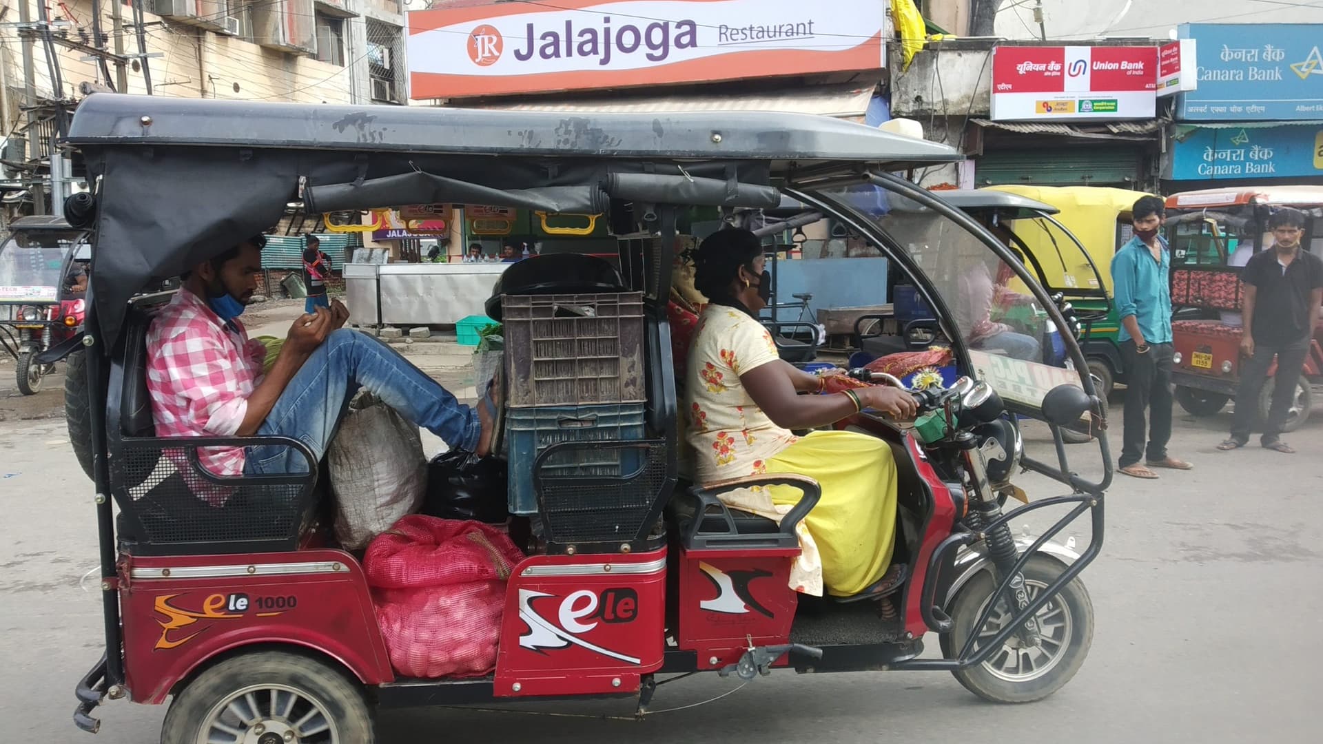 झारखंड में लॉकडाउन पर आपदा प्रबंधन की टीम ने हेमंत सोरेन को सौंपी रिपोर्ट! रांची में नहीं चलेंगे ऑटो, दुकानों पर है यह सुझाव झारखंड में लॉकडाउन पर आपदा प्रबंधन की टीम ने हेमंत सोरेन को सौंपी रिपोर्ट! रांची में नहीं चलेंगे ऑटो, दुकानों पर है यह सुझाव