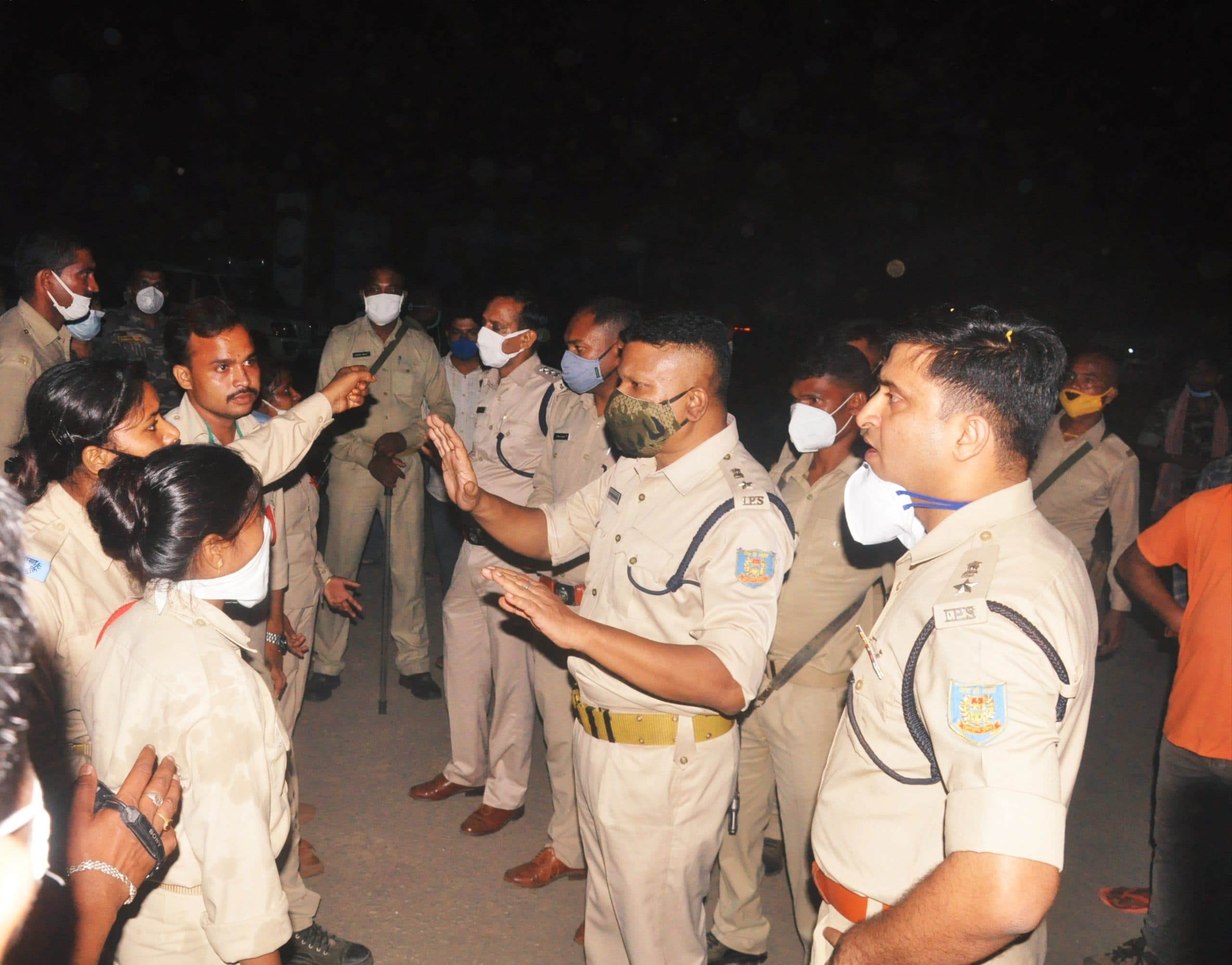 सहायक पुलिसकर्मियों की वार्ता विफल, आंदोलन पर डटे