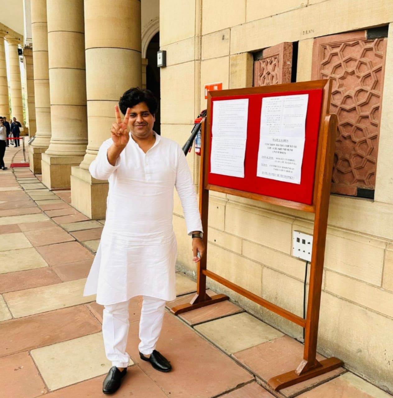 अलीगढ़: सबसे ज्यादा मत प्राप्त कर इमरान प्रतापगढ़ी बने AMU कोर्ट के सदस्य, जानें सांसदों से कनेक्शन और अहमियत