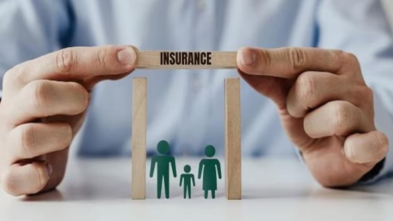 Free Insurance: अगर आपके घर में भी हैं ये चार सामान तो आपको मिलेगा मुफ्त बीमा, जानें कैसे मिलेगा क्लेम