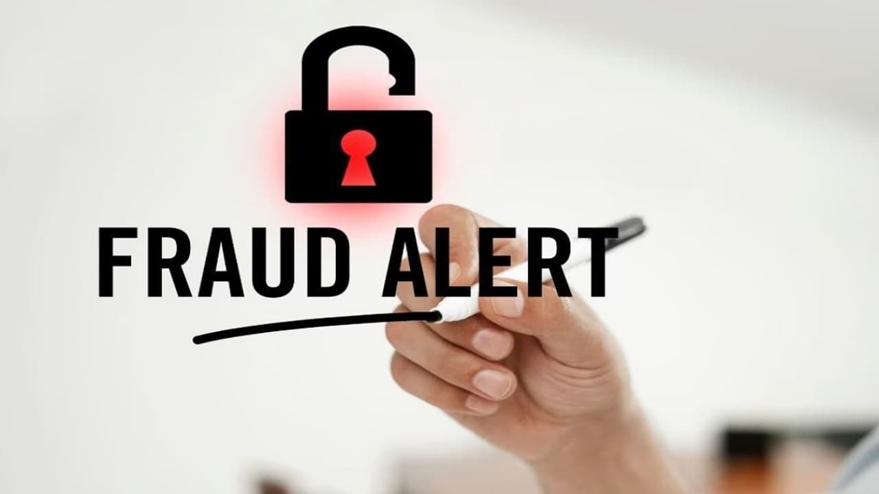 Income Tax Refund Fraud: इनकम टैक्स रिफंड के नाम पर हो रहा बड़ा खेल, एक मैसेज से खाली हो जाएगा पूरा अकाउंट