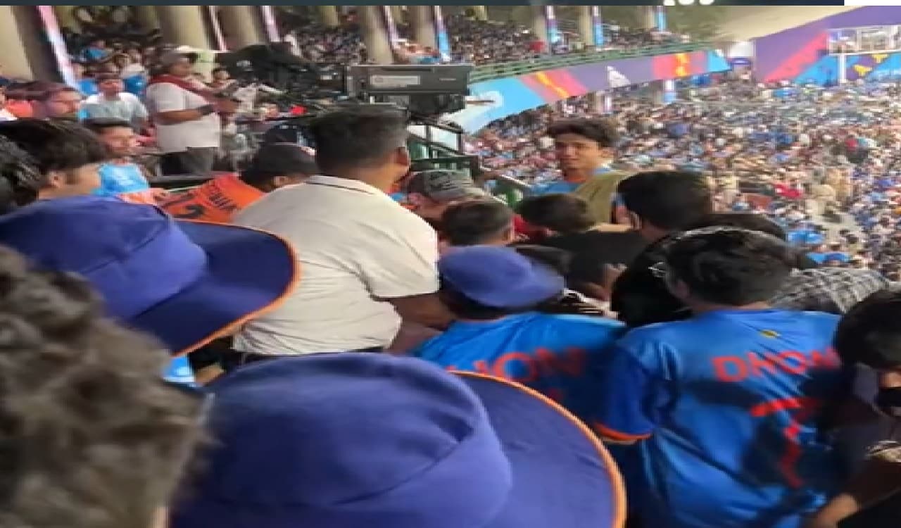धोनी-रोहित के फैन्स ने कर दी विराट के फैंस की कुटाई, भारत-अफगानिस्तान मैच में जमकर चले लात और घूंसे