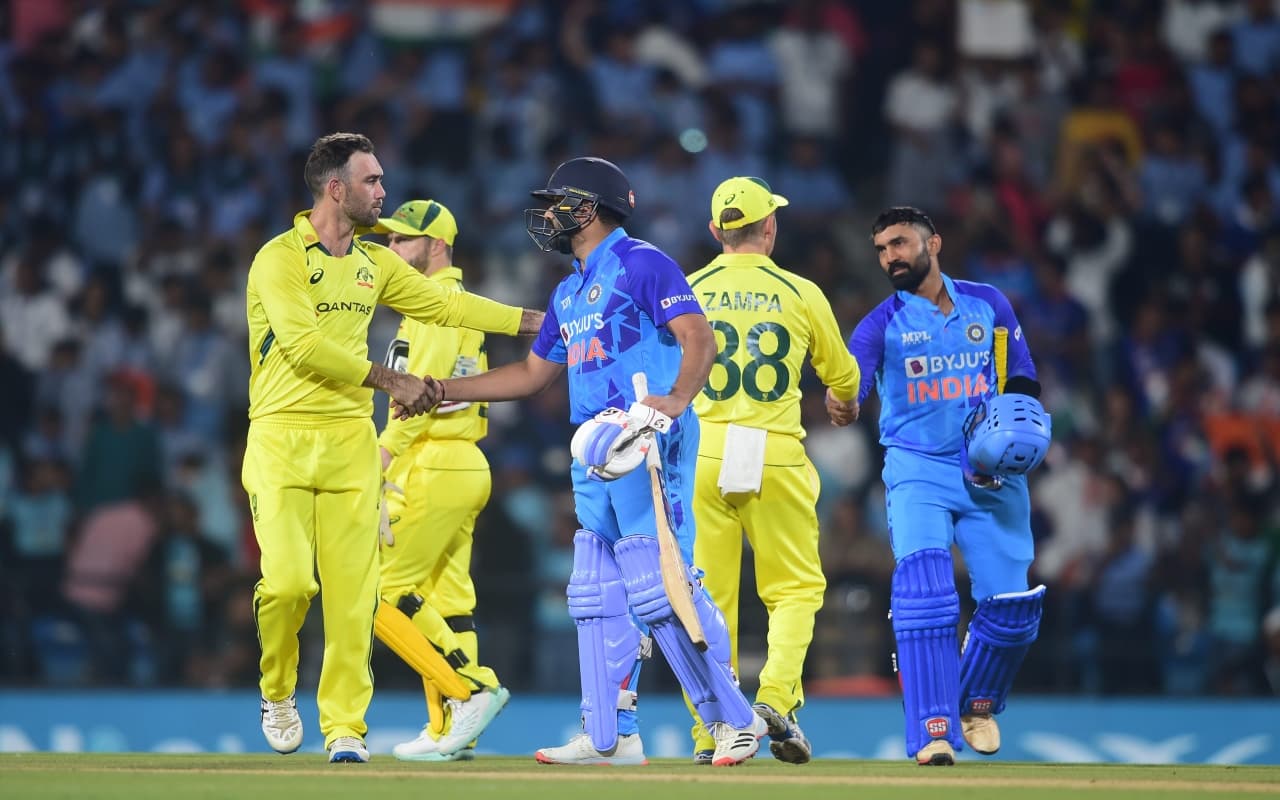 टी20 वर्ल्ड कप 2022: भारत ने ऑस्ट्रेलिया को दिया 187 रनों का लक्ष्य, शमी को नहीं मिला मौका, Live Update