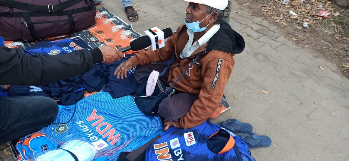 IND vs NZ 2nd T20 : रांची में धोनी के नाम वाले टी शर्ट की अधिक डिमांड, रोहित नंबर दो पर