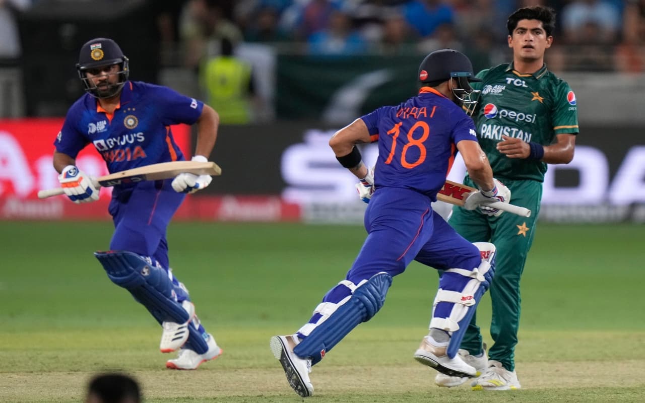 T20 World Cup: भारत-पाकिस्तान मैच में बारिश बन सकती है विलेन, देखें वेदर रिपोर्ट और संभावित प्लेइंग XI