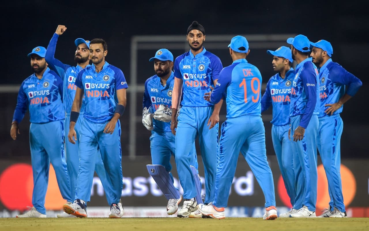 IND vs NZ: न्यूजीलैंड दौरे के लिए टीम इंडिया में किया गया बड़ा बदलाव, द्रविड़ की जगह लक्ष्मण होंगे कोच