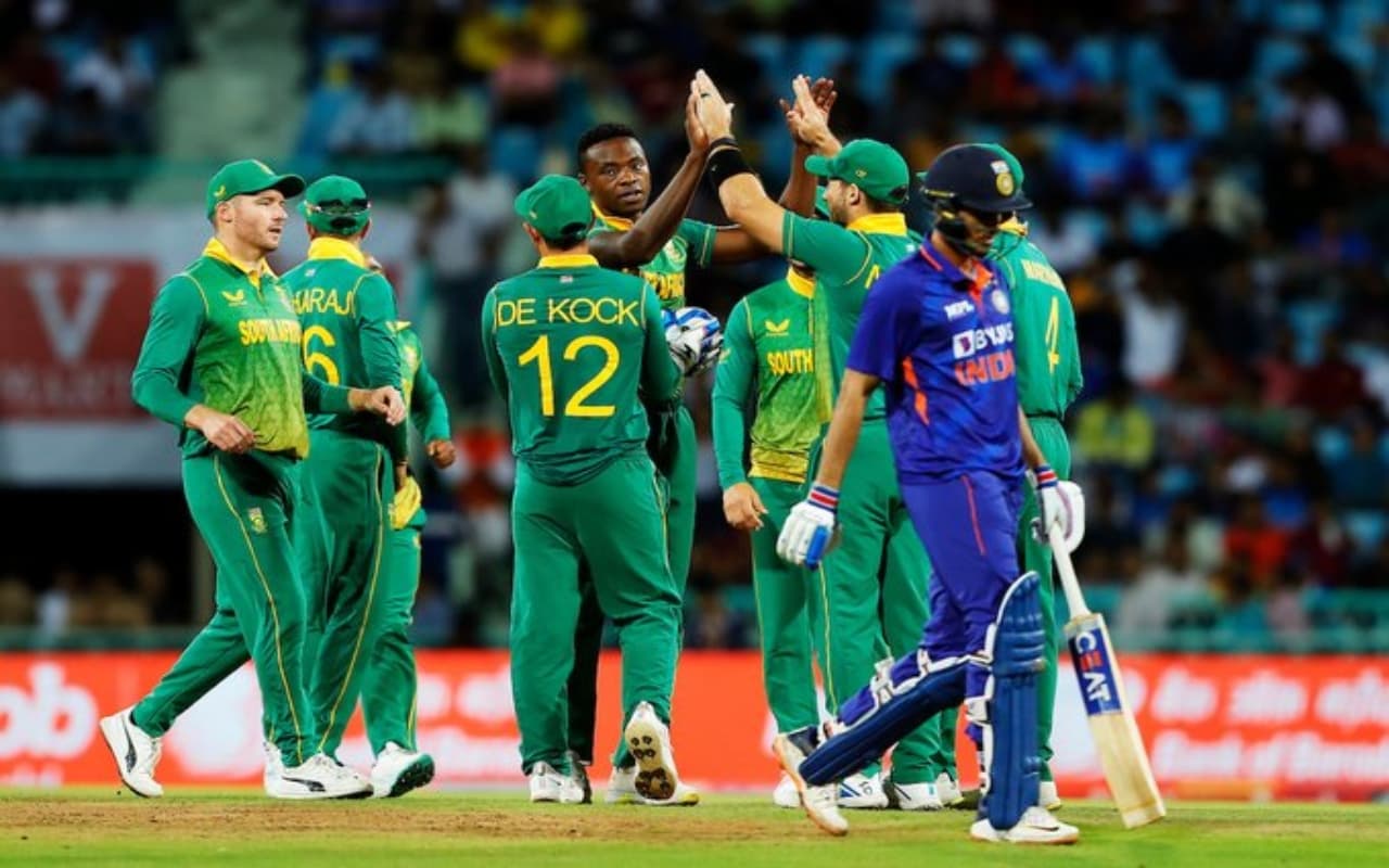 IND vs SA 1st ODI: संजू सैमसन और श्रेयस अय्यर के अर्धशतकीय पारी के बावजूद हारा भारत, नहीं चले धवन, PHOTOS