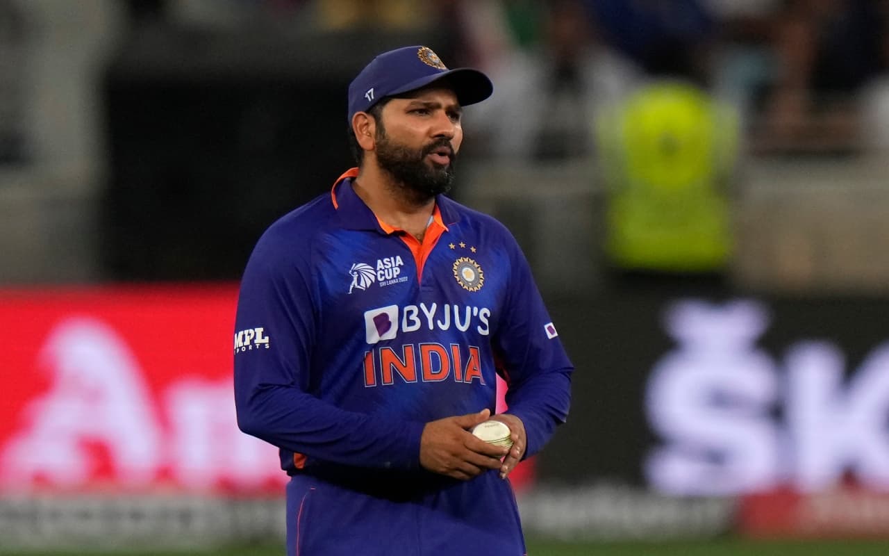 IND vs BAN 2nd ODI: भारत को बड़ा झटका, फील्डिंग के दौरान रोहित शर्मा हुए चोटिल, स्केन के लिए अस्पताल गए