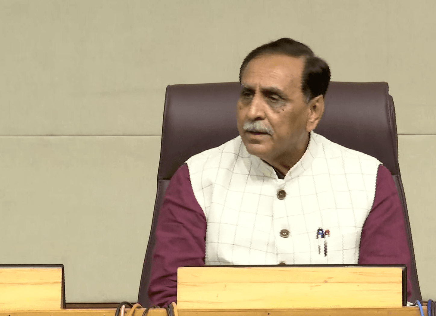 गुजरात सरकार ने ड्रैगन फ्रूट का नाम रखा 'कमलम' तो लोगों ने प्याज को कहा-'निर्मलानापसन्दम', वायरल हुए ये मजेदार मीम्स