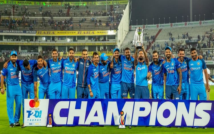 IND vs AUS 3rd T20: कोहली-सूर्या के तूफानी पारी से भारत ने ऑस्ट्रेलिया को चटाई धूल, सीरीज पर किया कब्जा