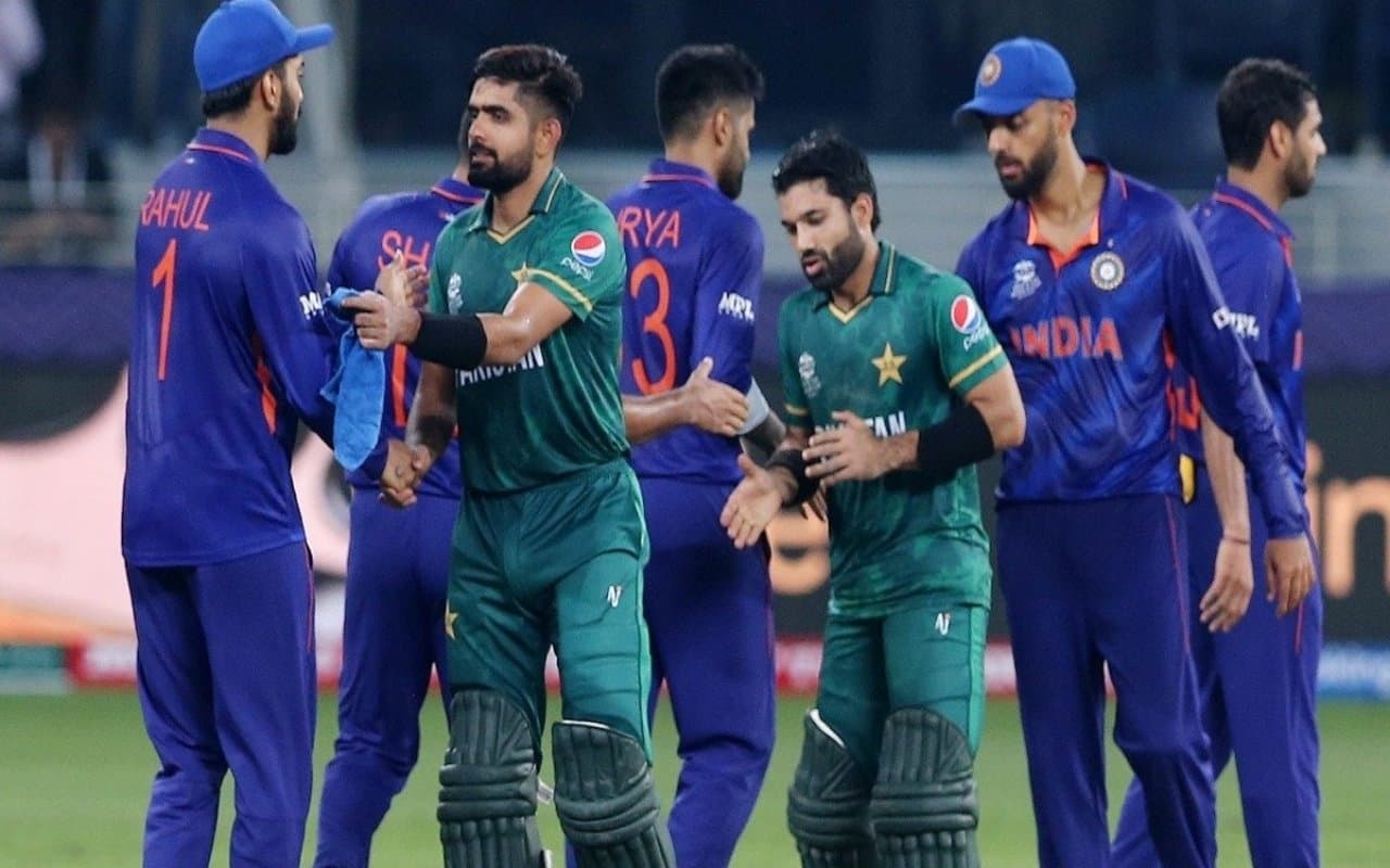 T20 World Cup: भारत के खिलाफ मुकाबले से पहले पाकिस्तान को बड़ा झटका, स्टार बल्लेबाज के सिर में लगी चोट