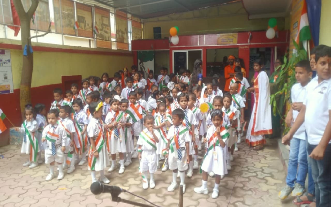 Independence Day : ऑक्सब्रिज पब्लिक स्कूल में स्वतंत्रता दिवस की धूम, शिक्षकों और बच्चों में उत्साह