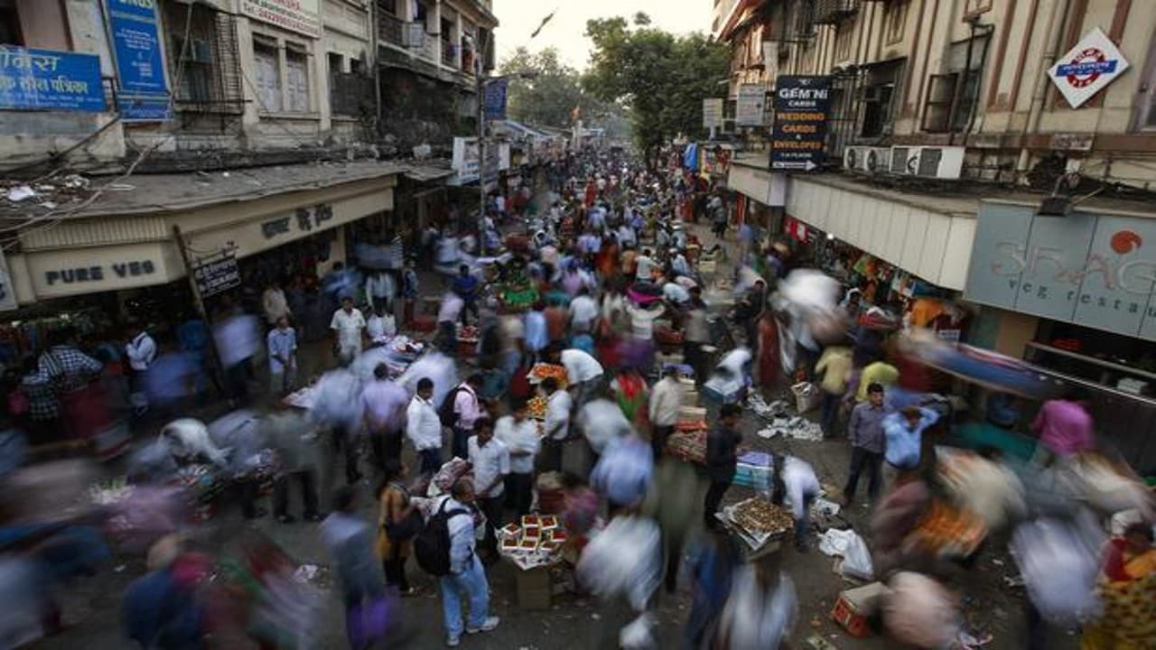 रिपोर्ट : साल 2023 में चीन को पछाड़कर दुनिया में सबसे अधिक आबादी वाला देश बन जाएगा भारत