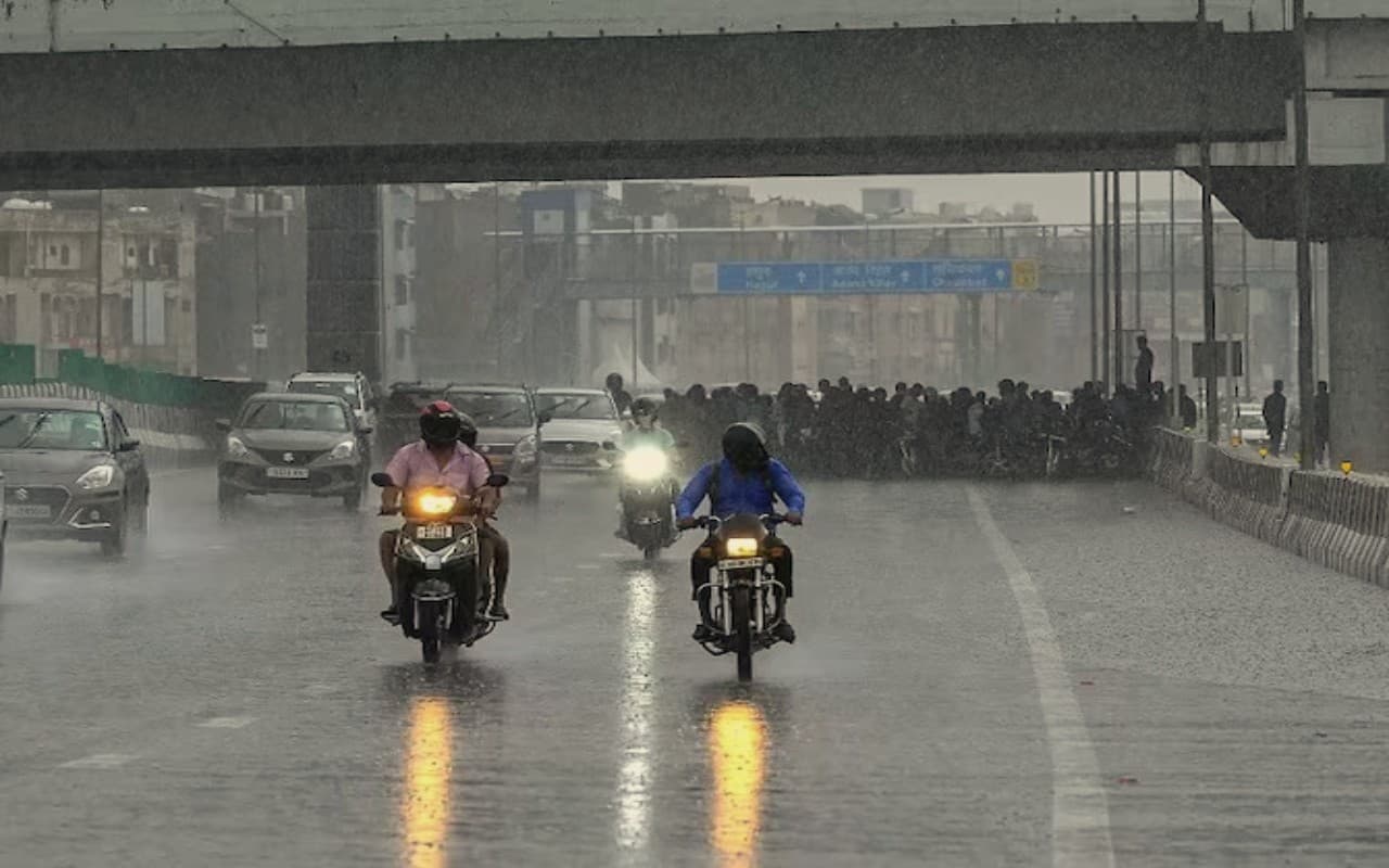 Weather Forecast: इन राज्यों में बारिश के आसार, जानें यूपी-बिहार सहित अन्य राज्यों के मौसम का हाल