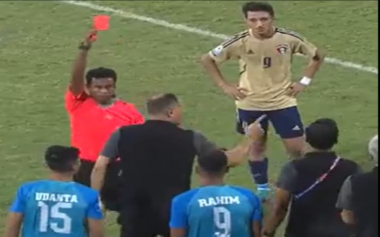 SAFF Championship 2023: भारत-कुवैत फुटबॉल मैच के दौरान मचा बवाल, भारतीय कोच को लगातार दूसरी बार मिला रेड कार्ड