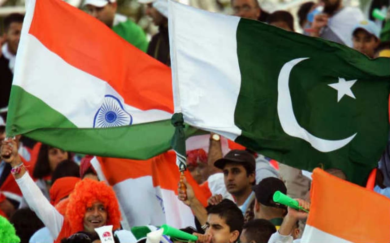 IND vs PAK मुकाबले में फैंस का रोमांच हाई, एक घंटे में बिक गई 25 हजार टिकट, डेढ़ लाख लोग ताकते रह गए
