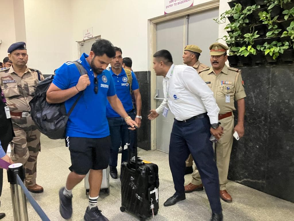World Cup 2023: भारतीय क्रिकेट टीम लखनऊ पहुंची, 29 अक्टूबर को इकाना स्टेडियम में इंग्लैंड से होगी भिड़ंत