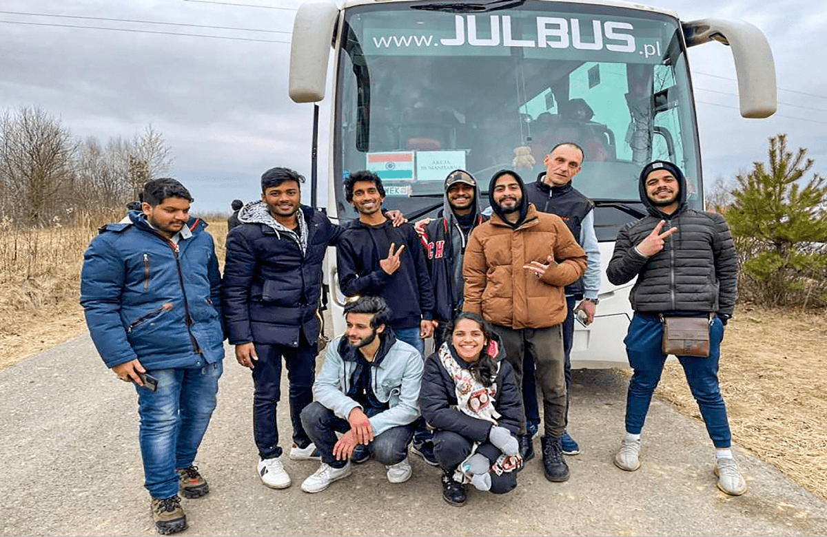 Russia-Ukraine war : भारतीय दूतावास ने अपने नागरिकों से कहा-चाहे पैदल चलना पड़े, खारकीव से निकलें