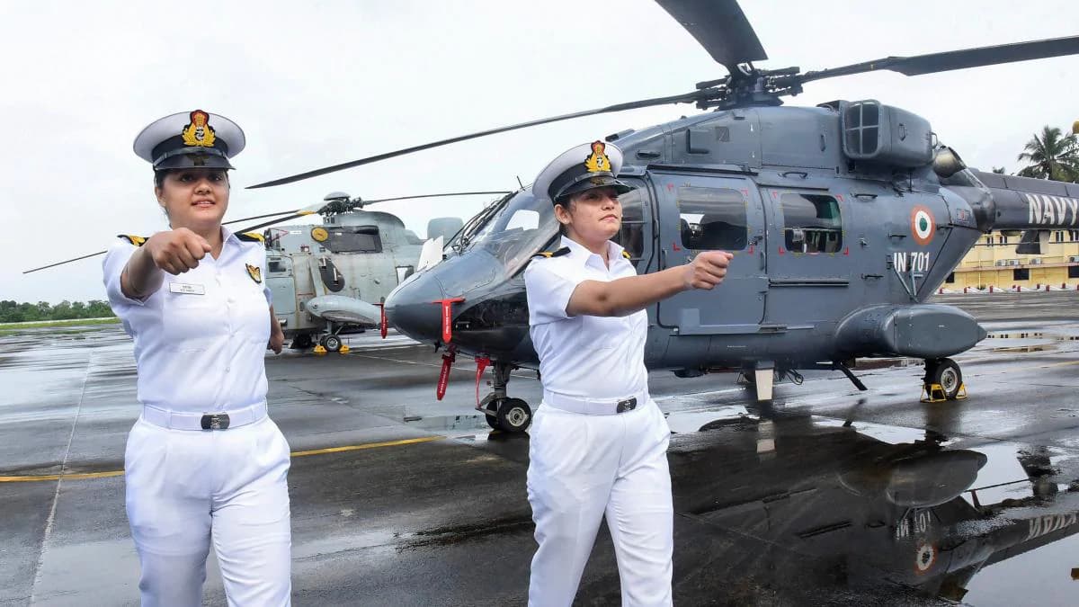 नौसेना में पहली बार जंगी जहाज पर दो महिला ऑफिसर्स की तैनाती, तसवीरों में जानें सब लेफ्टिनेंट कुमुदिनी त्‍यागी और रीति सिंह के बारे में